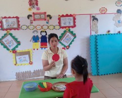 Hình ảnh cô rèn cho trẻ