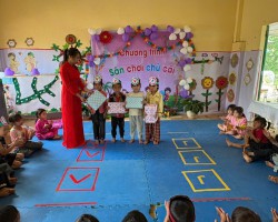 Hình ảnh của cô giáo và các con trong tiết học buổi kiểm tra chuyên đề